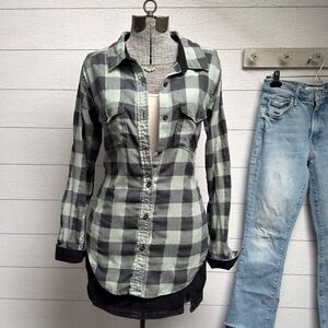 KAVU Green & Black Plaid Button-Up Shirt – Medium